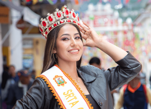 CAPTURA LA MAGIA DEL CARNAVAL AYACUCHANO 2025 COMO LA SEÑORITA CARNAVAL Y LAS FINALISTAS