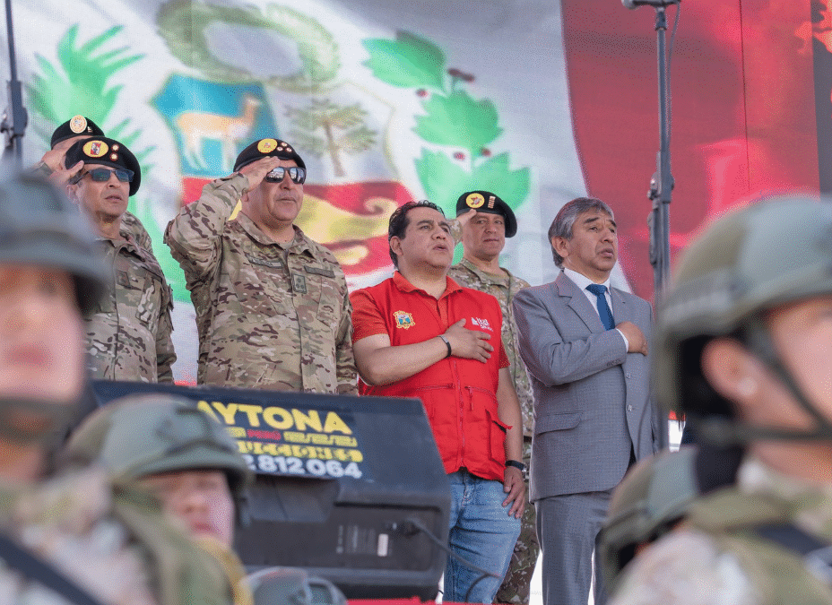 ALCALDE DE HUAMANGA PARTICIPA EN EXITOSA SEGUNDA JORNADA DE PUERTAS ABIERTAS DEL EJÉRCITO DEL PERÚ